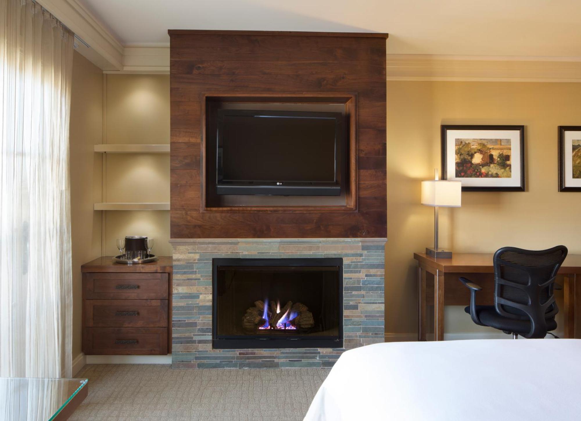 Premier King Room Fireplace,1210996252:JPEG
